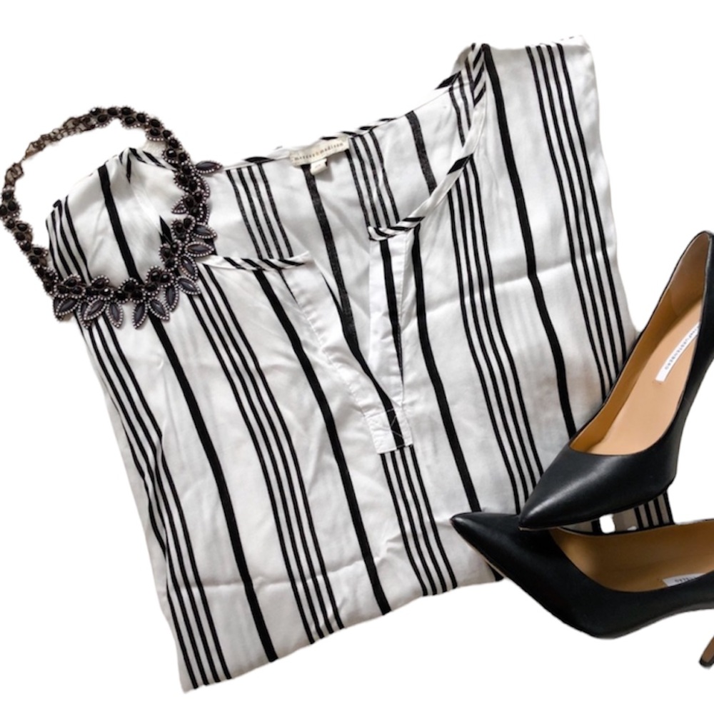 Mercer & Madison black & white short sleeve top